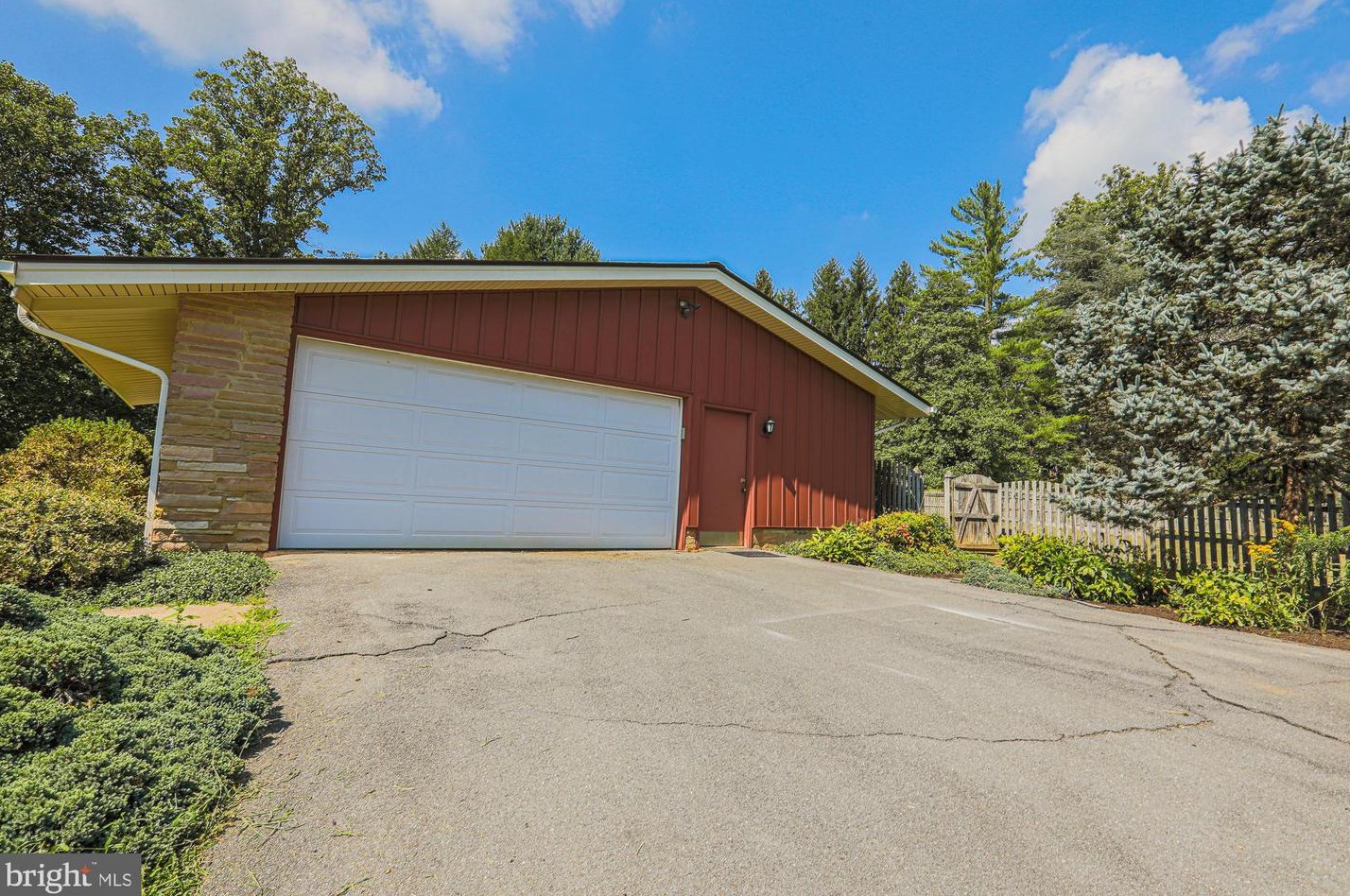 12217 Ioka Ct, Ellicott MD 21042-1328 exterior