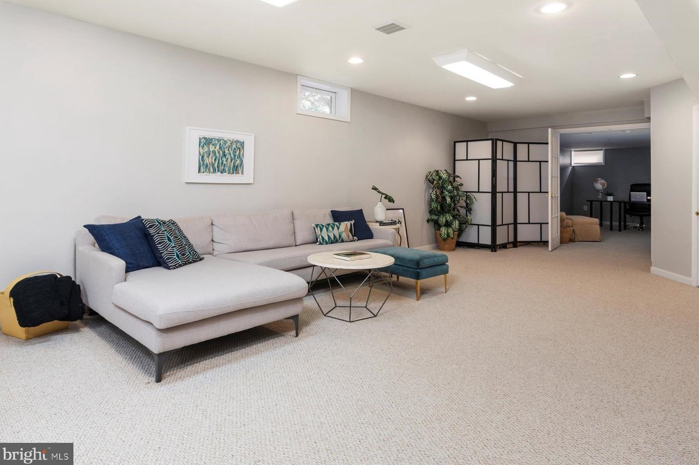 4313 English Morning Ln, Ellicott MD 21043-6790 exterior