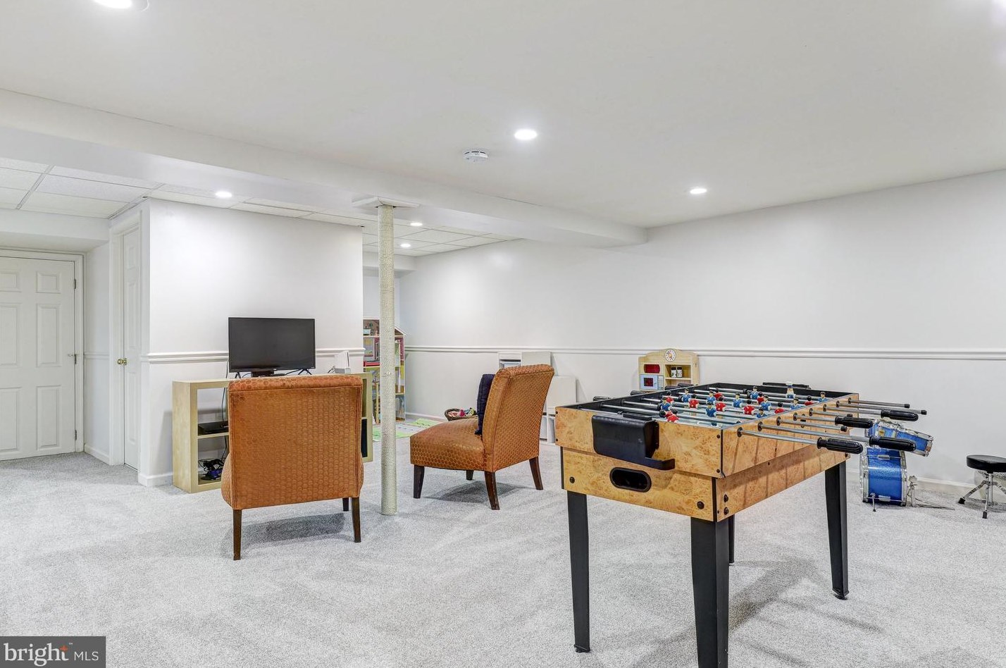 8345 Kings Heights Rd, Ellicott MD 21043-6051 exterior