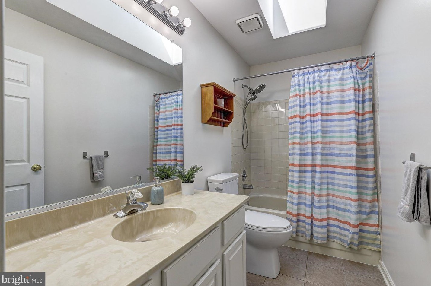 8345 Kings Heights Rd, Ellicott MD 21043-6051 exterior