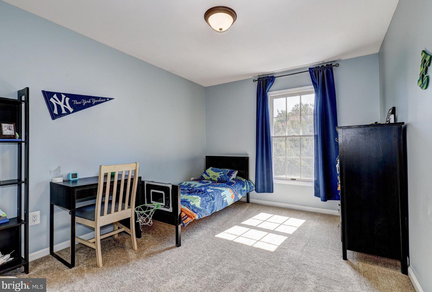 8345 Kings Heights Rd, Ellicott MD 21043-6051 exterior