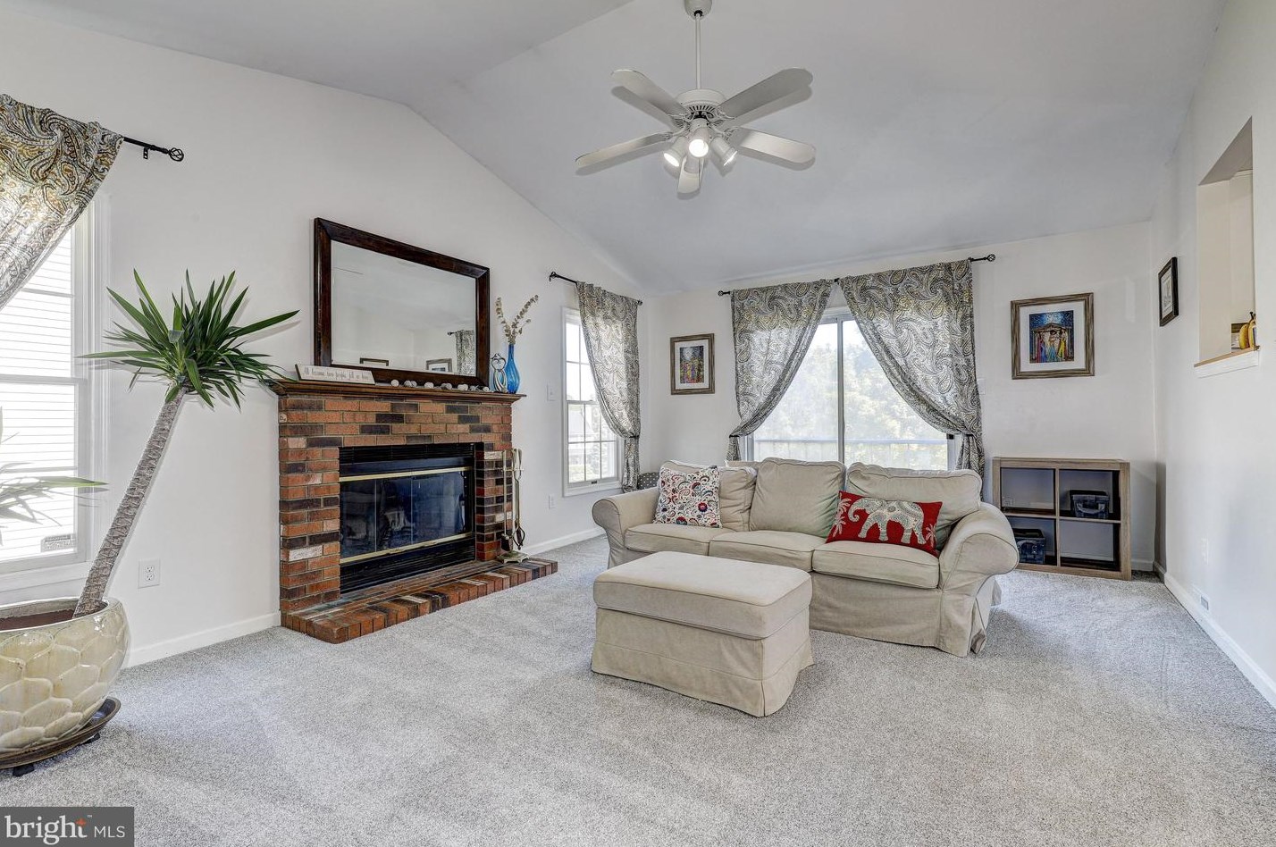 8345 Kings Heights Rd, Ellicott MD 21043-6051 exterior