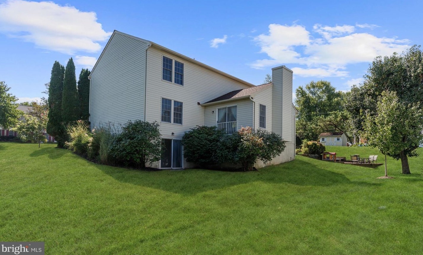 8345 Kings Heights Rd, Ellicott MD 21043-6051 exterior