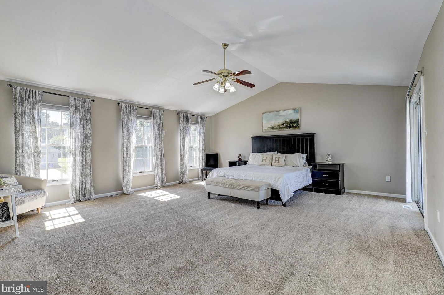 8345 Kings Heights Rd, Ellicott MD 21043-6051 exterior