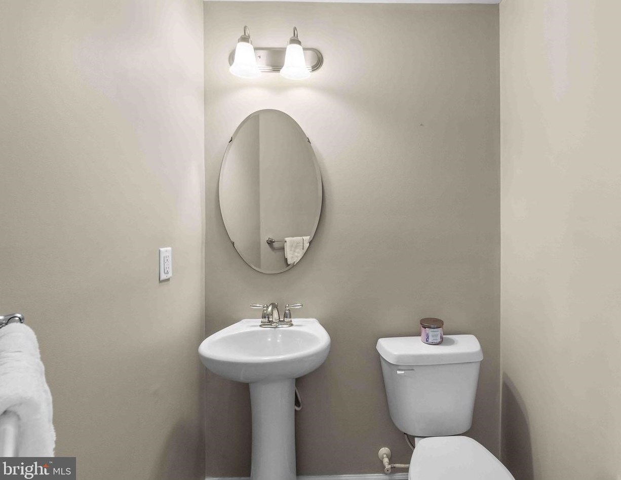 7060 Oak Grv Way, Baltimore MD  21075-6512 exterior