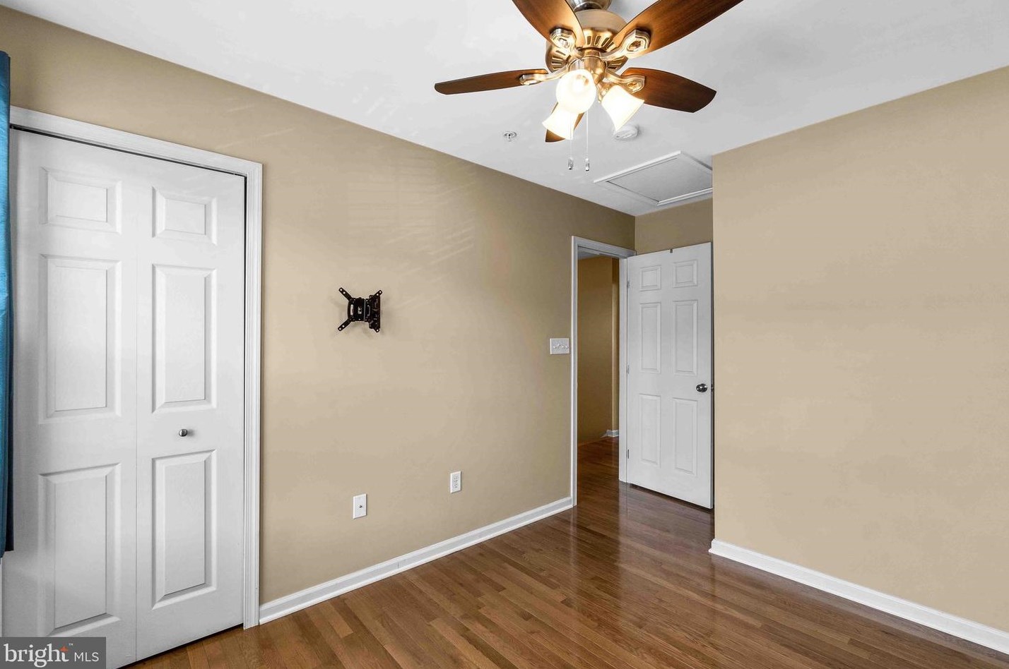 7060 Oak Grv Way, Baltimore MD  21075-6512 exterior