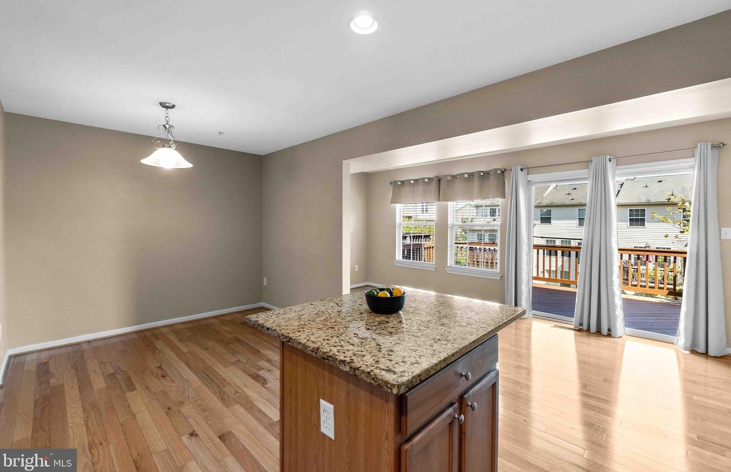 7060 Oak Grv Way, Baltimore MD  21075-6512 exterior