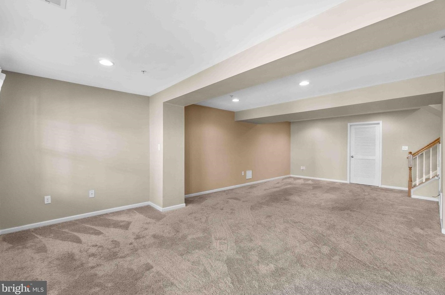 7060 Oak Grv Way, Baltimore MD  21075-6512 exterior