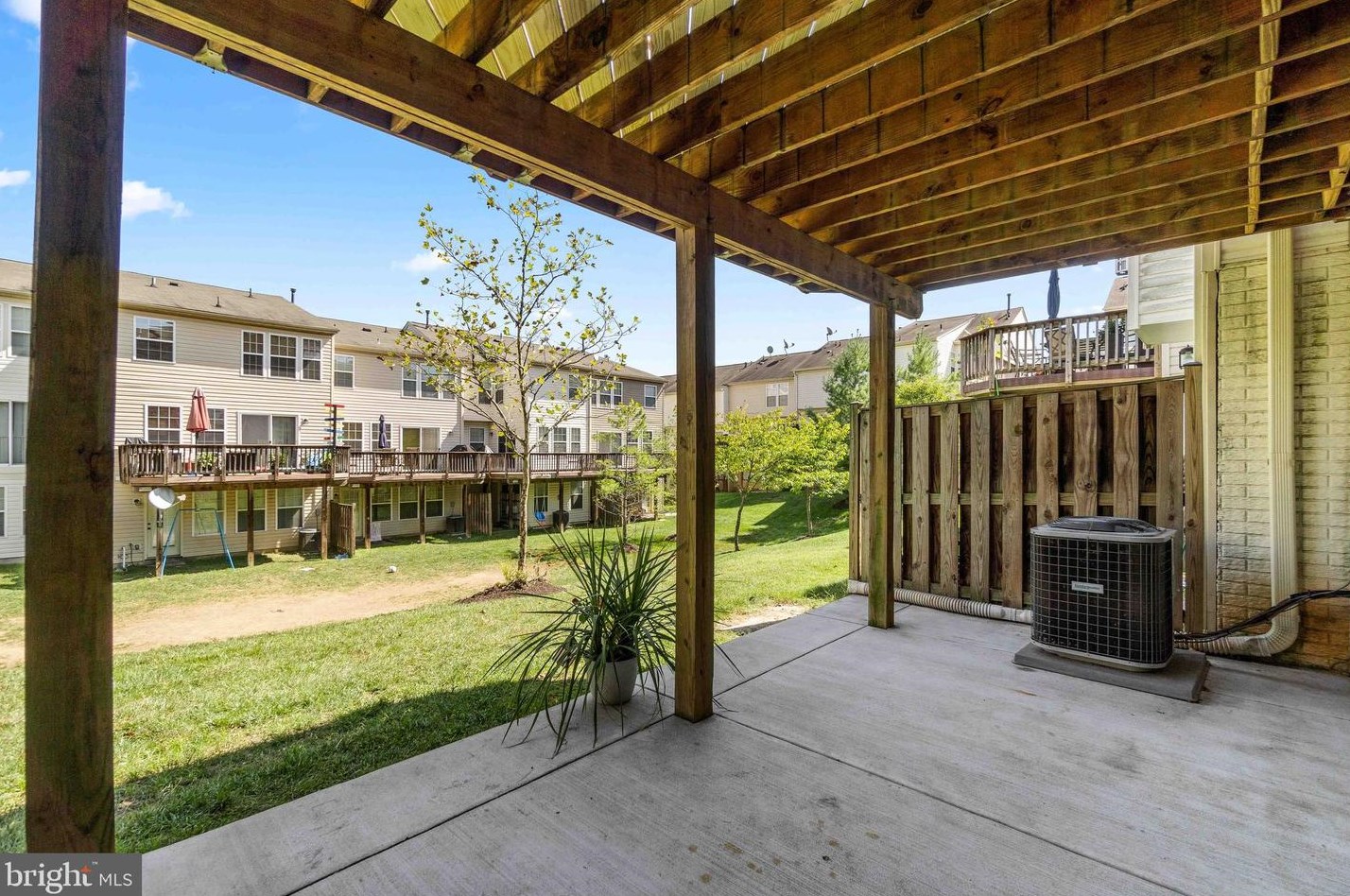 7060 Oak Grv Way, Baltimore MD  21075-6512 exterior