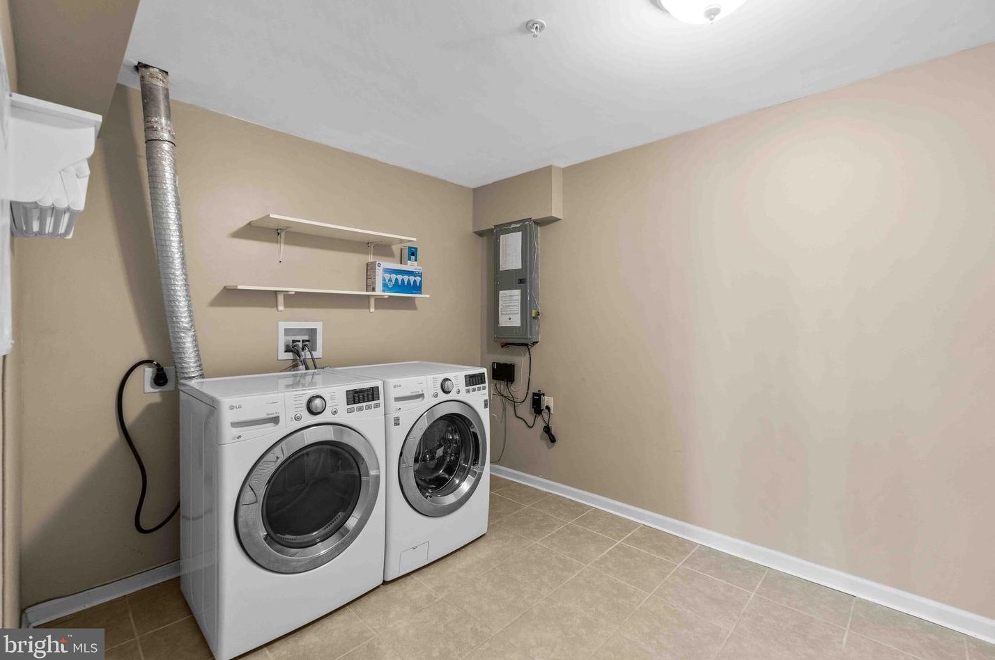 7060 Oak Grv Way, Baltimore MD  21075-6512 exterior