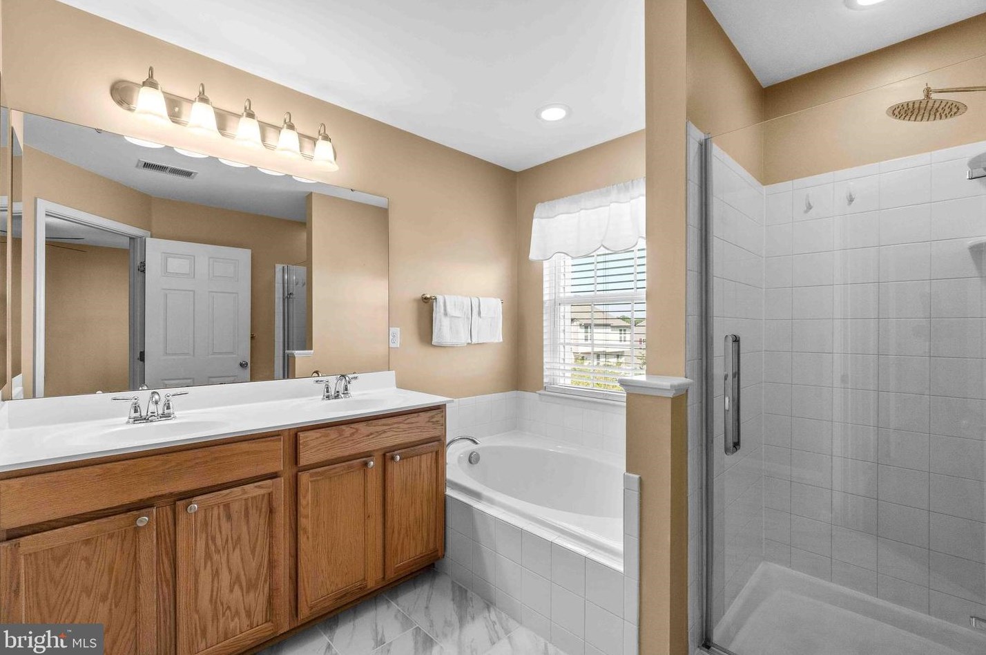 7060 Oak Grv Way, Baltimore MD  21075-6512 exterior