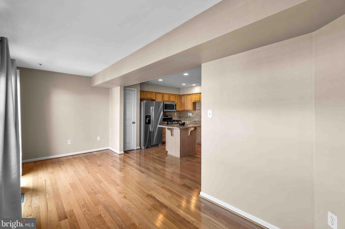 7060 Oak Grv Way, Baltimore MD  21075-6512 exterior