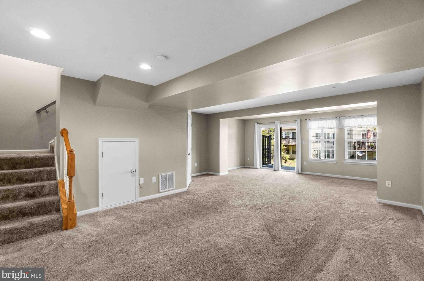 7060 Oak Grv Way, Baltimore MD  21075-6512 exterior