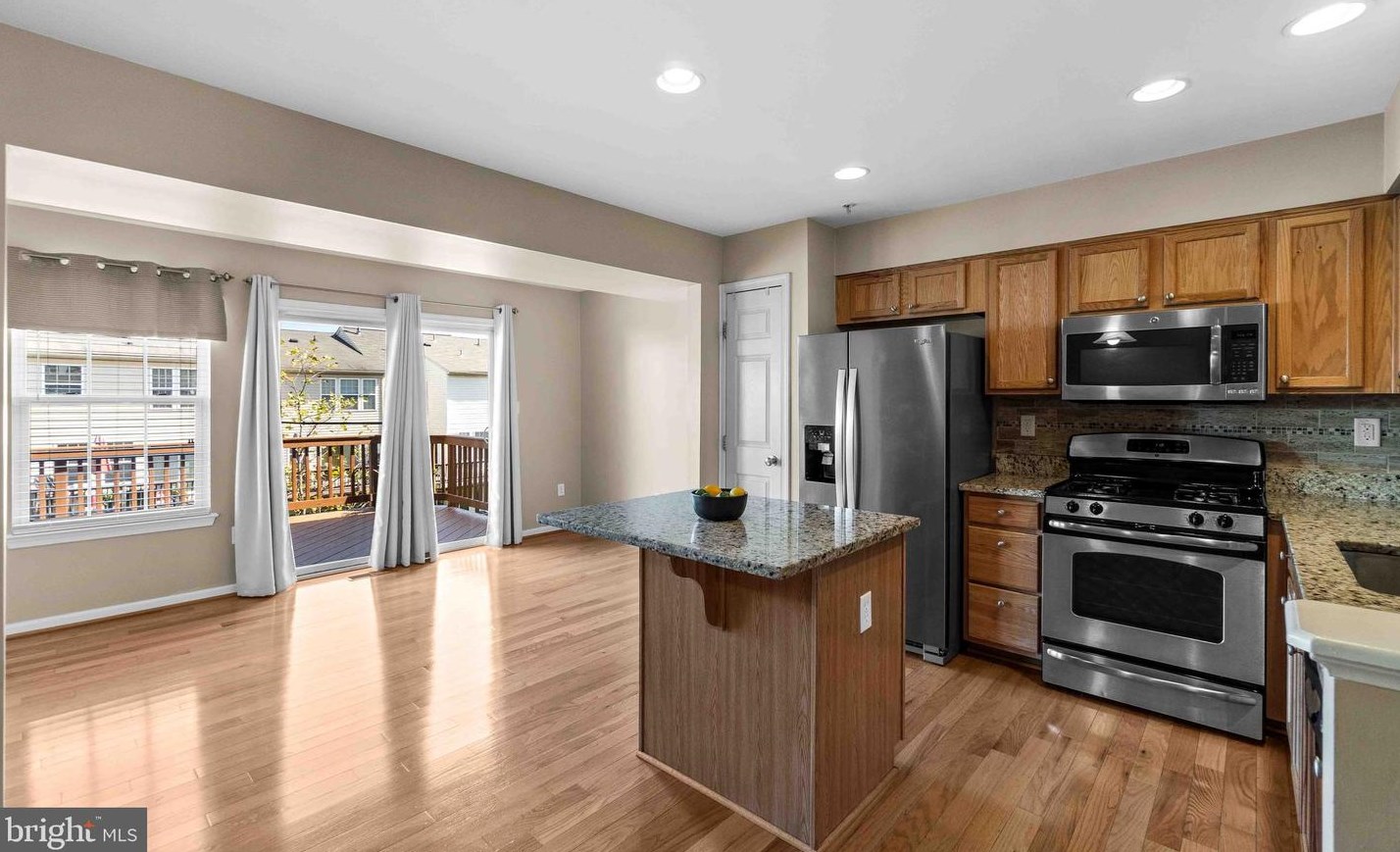 7060 Oak Grv Way, Baltimore MD  21075-6512 exterior