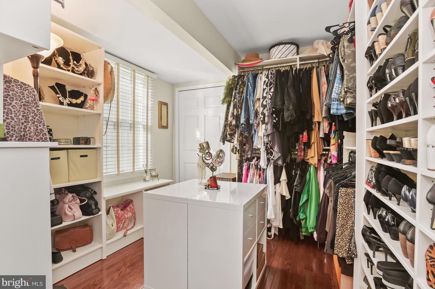 2931 Pebble Bch Dr, Ellicott MD 21042-2182 exterior