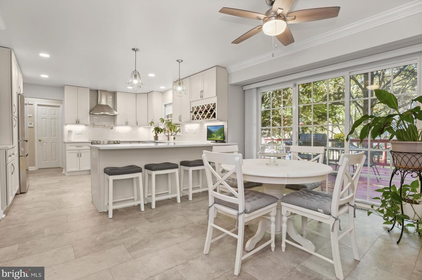 2931 Pebble Bch Dr, Ellicott MD 21042-2182 exterior