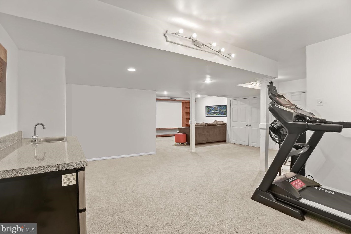 2931 Pebble Bch Dr, Ellicott MD 21042-2182 exterior