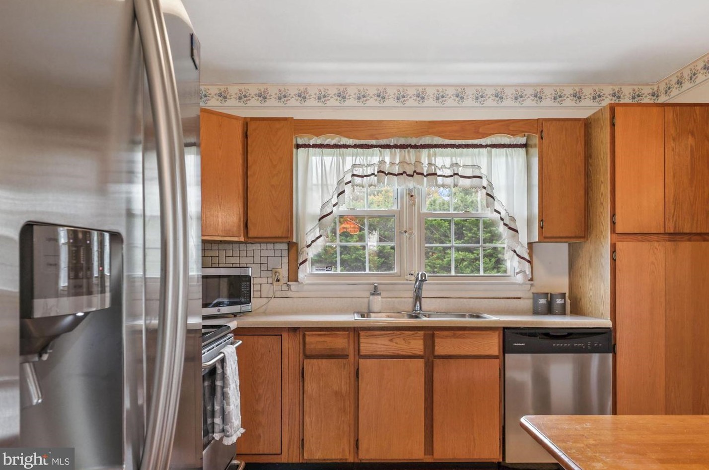 4401 Brittany Dr, Ellicott MD 21043-6020 exterior