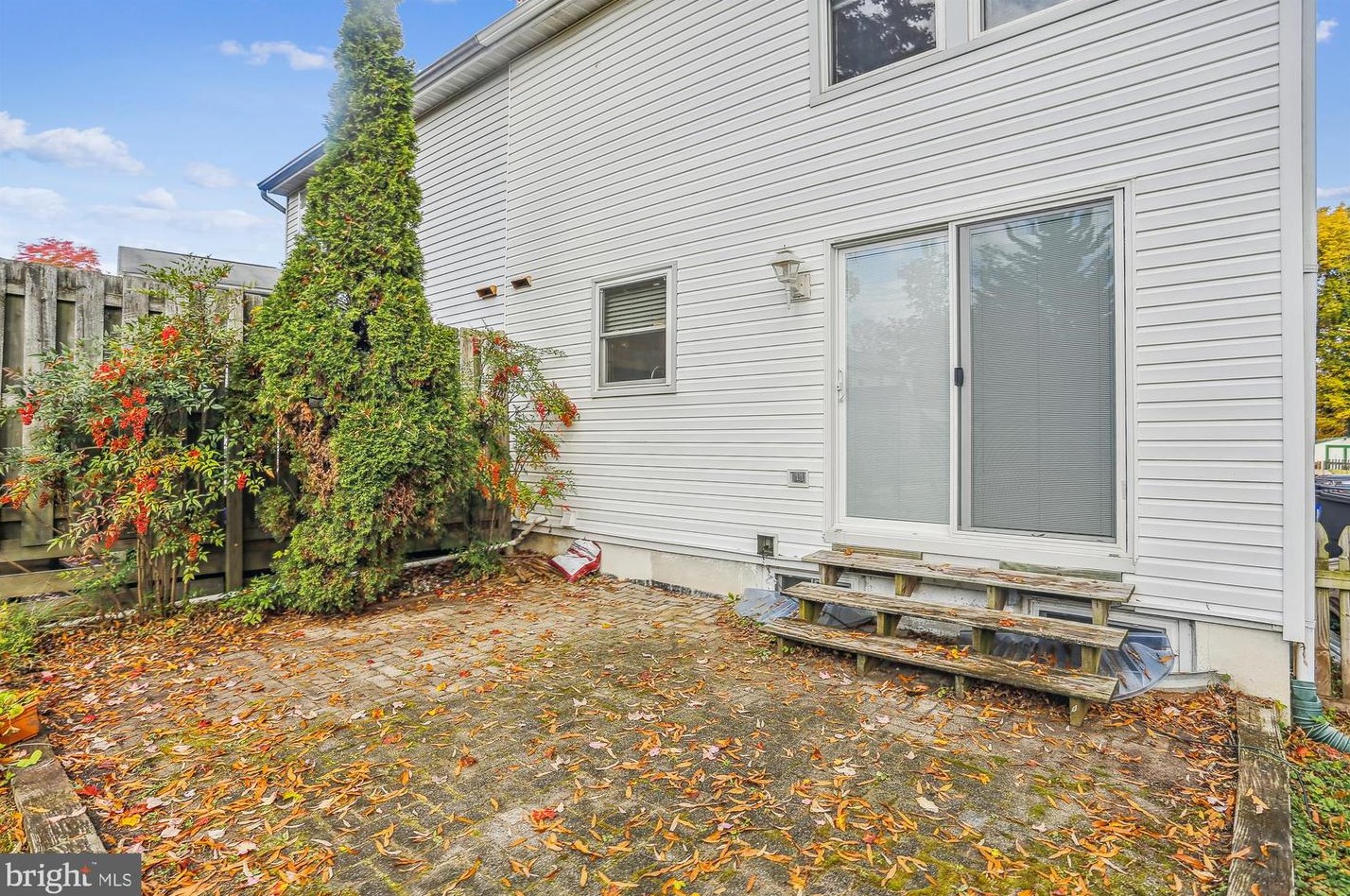 7827 Butterfield Dr, Baltimore MD  21075-6452 exterior