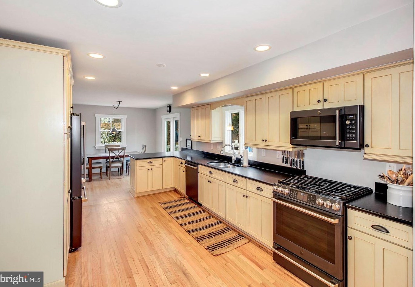 10226 Burnside Dr, Ellicott MD 21042-4804 exterior