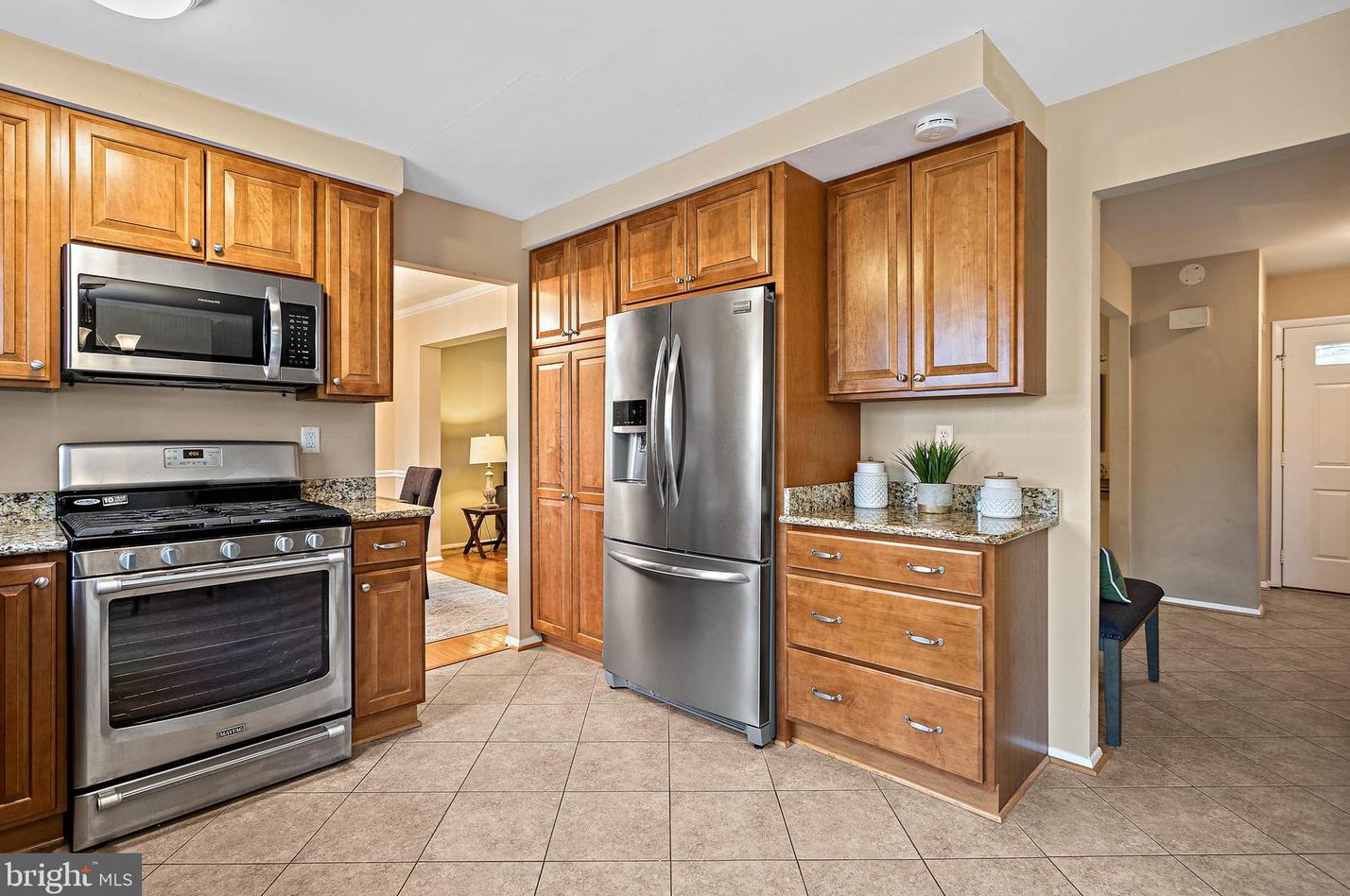 10070 Colonial Dr, Ellicott MD 21042-6230 exterior