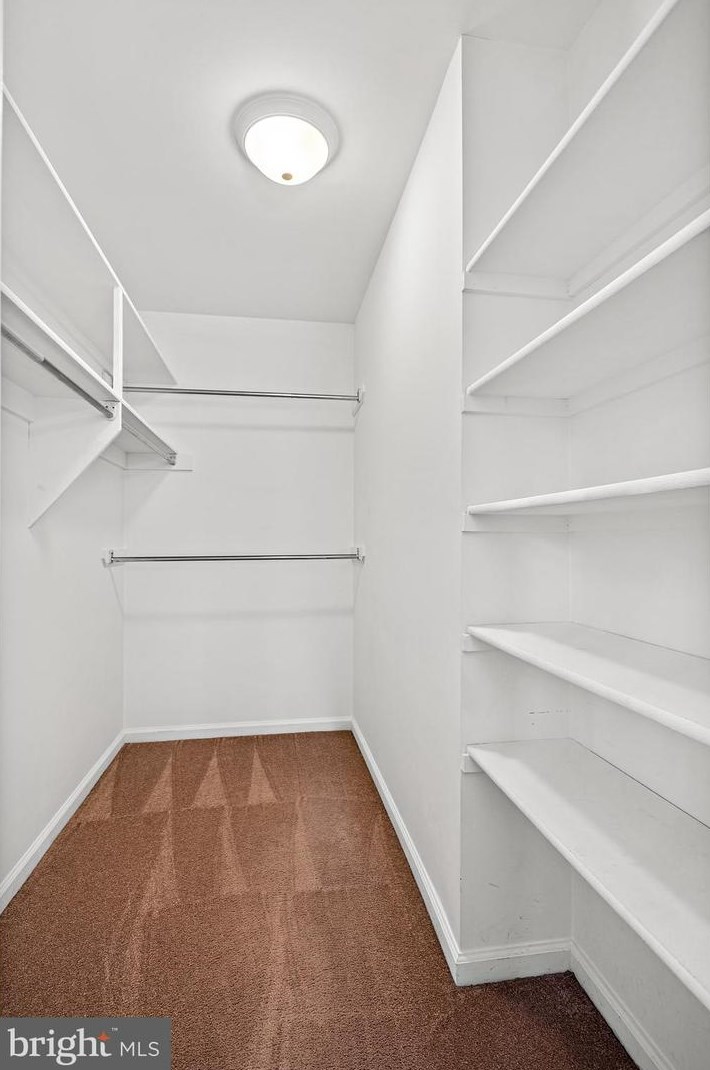 10070 Colonial Dr, Ellicott MD 21042-6230 exterior