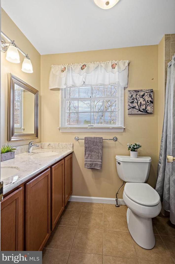 10070 Colonial Dr, Ellicott MD 21042-6230 exterior