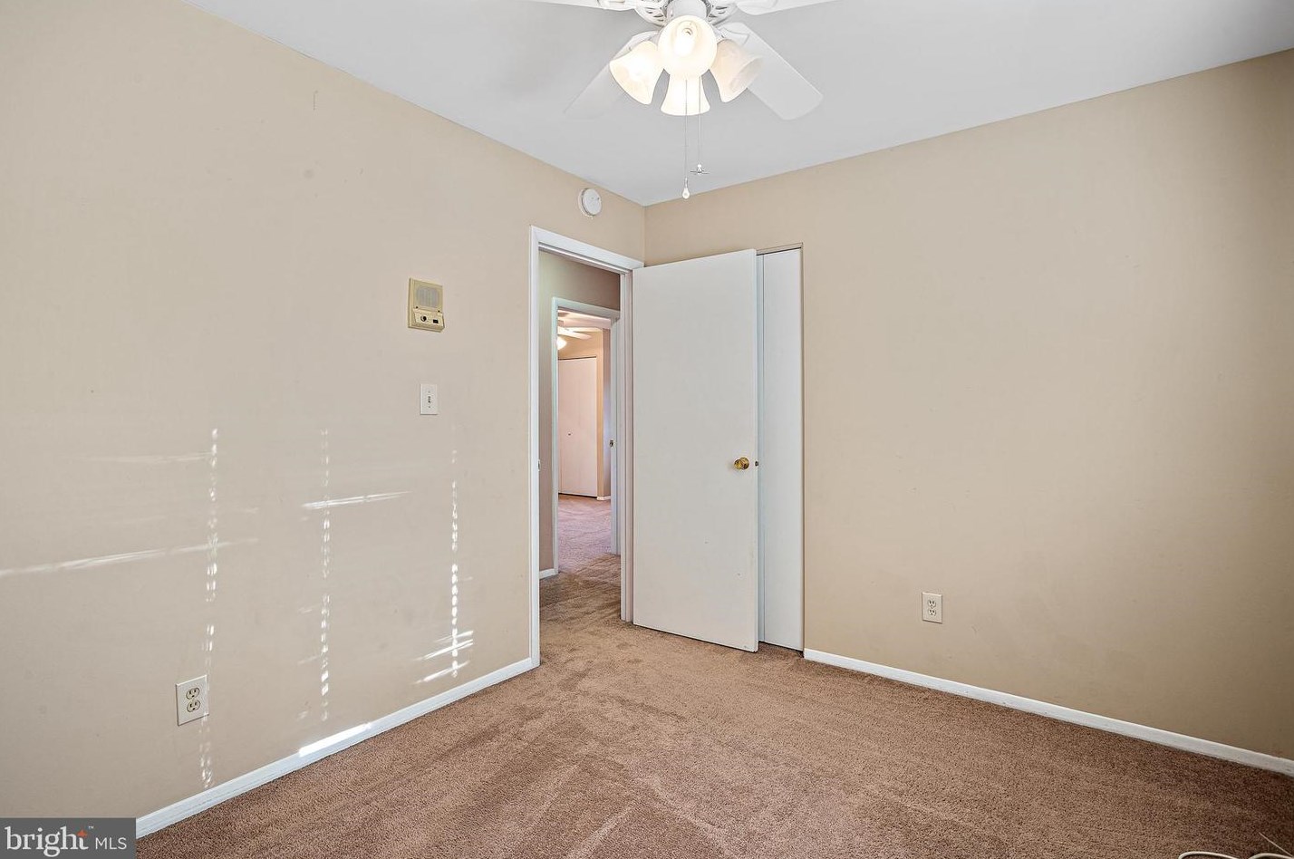 10070 Colonial Dr, Ellicott MD 21042-6230 exterior