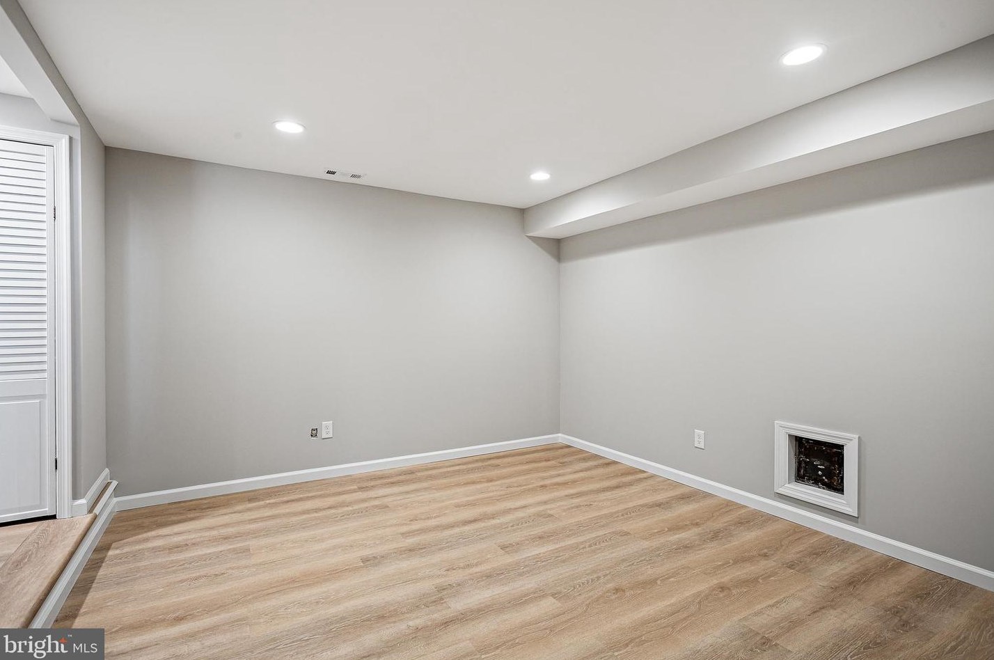 10070 Colonial Dr, Ellicott MD 21042-6230 exterior