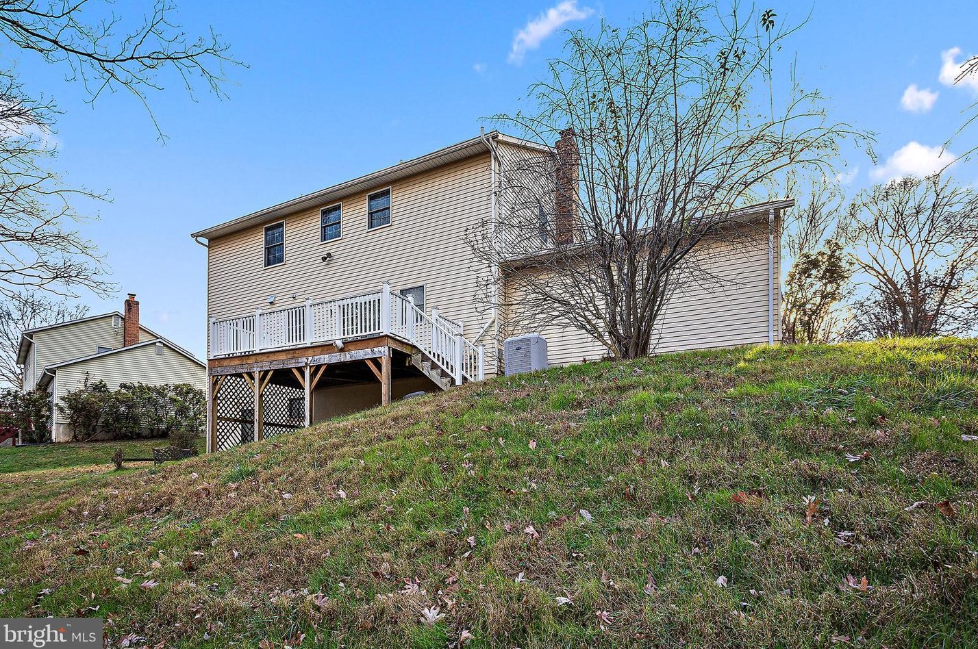 10070 Colonial Dr, Ellicott MD 21042-6230 exterior