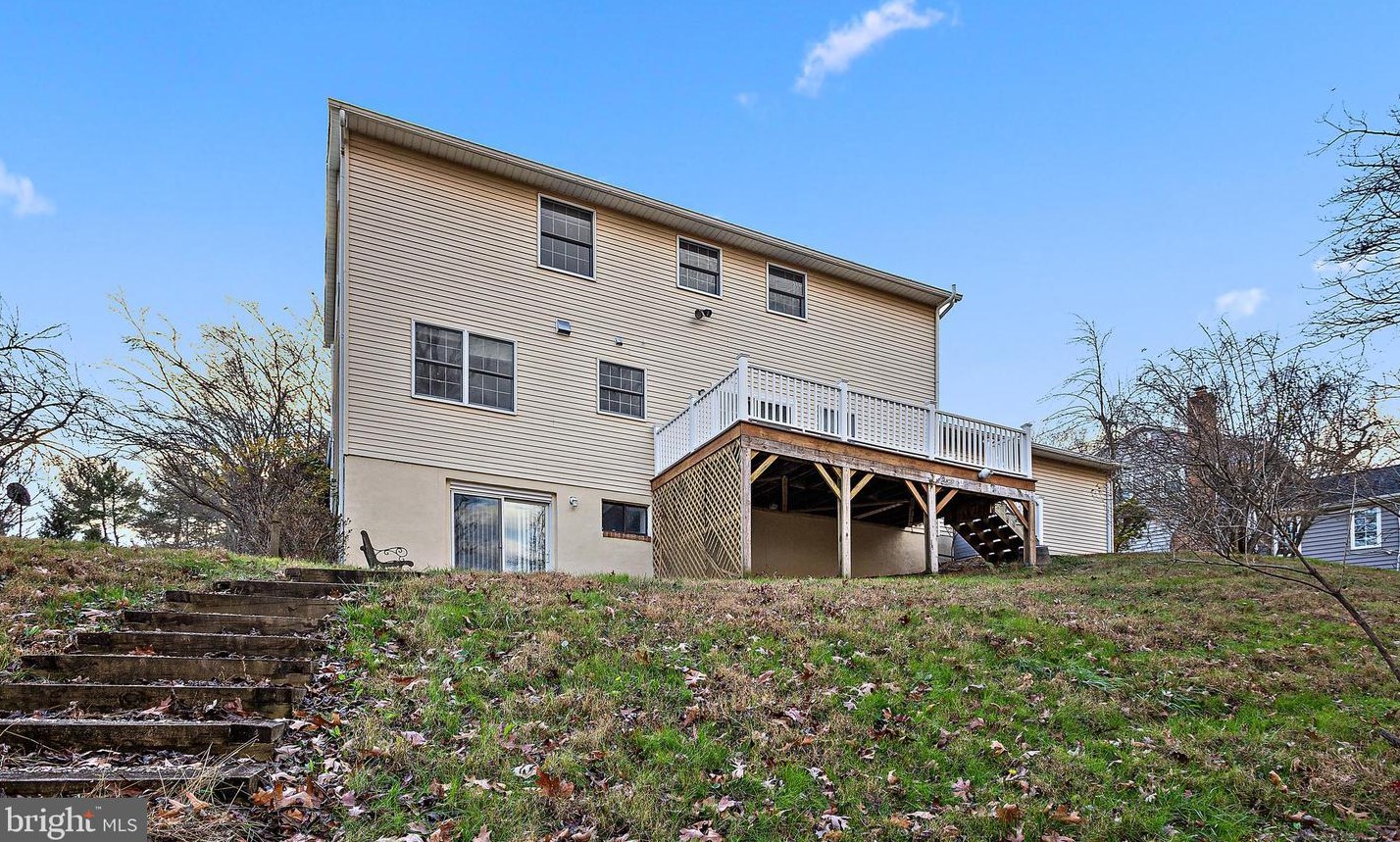 10070 Colonial Dr, Ellicott MD 21042-6230 exterior