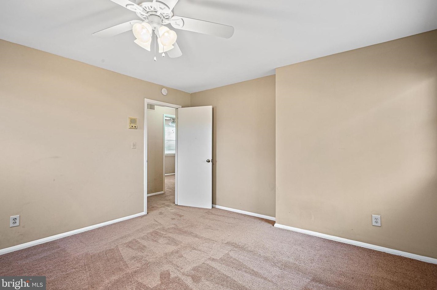 10070 Colonial Dr, Ellicott MD 21042-6230 exterior