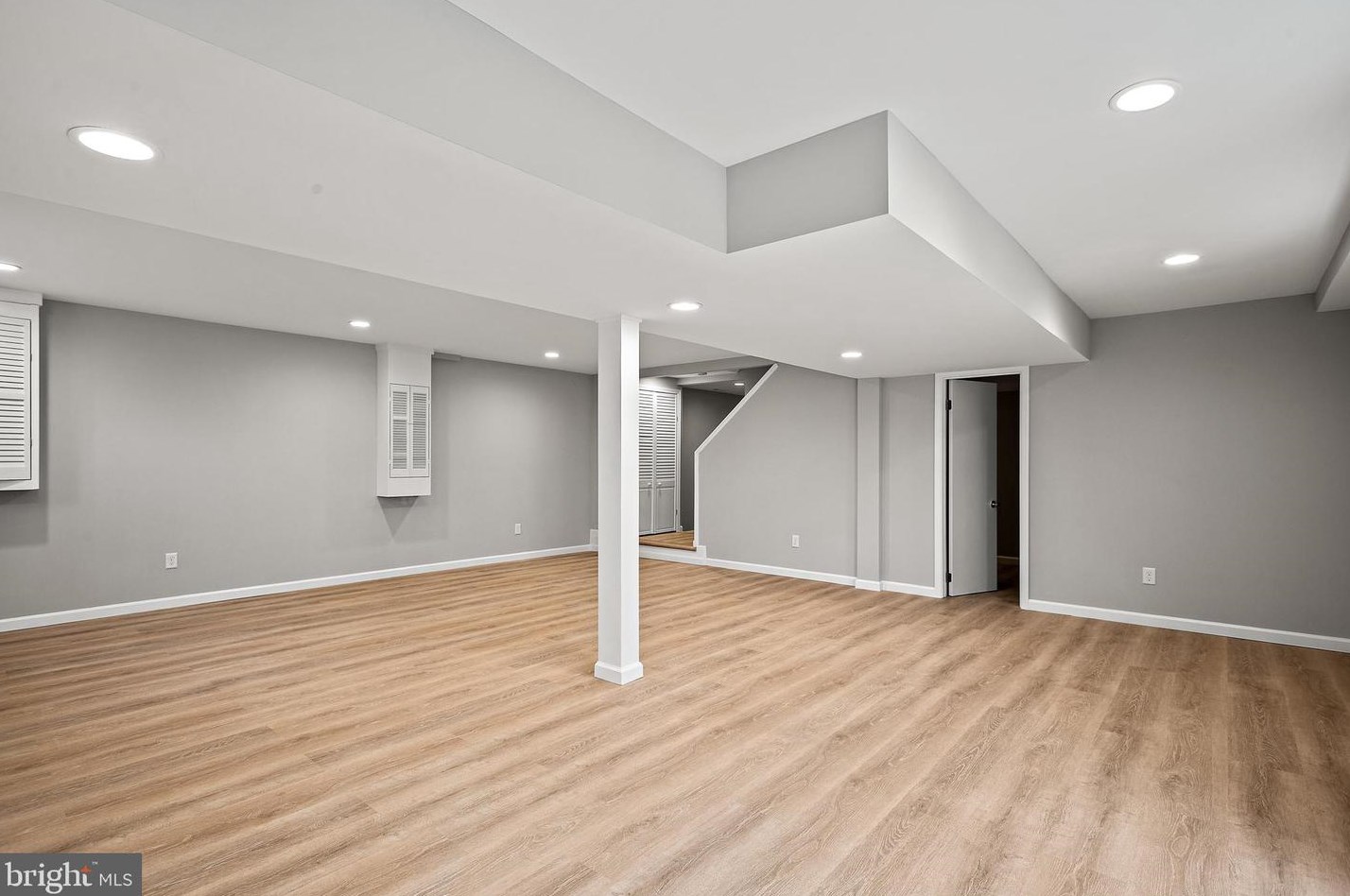 10070 Colonial Dr, Ellicott MD 21042-6230 exterior