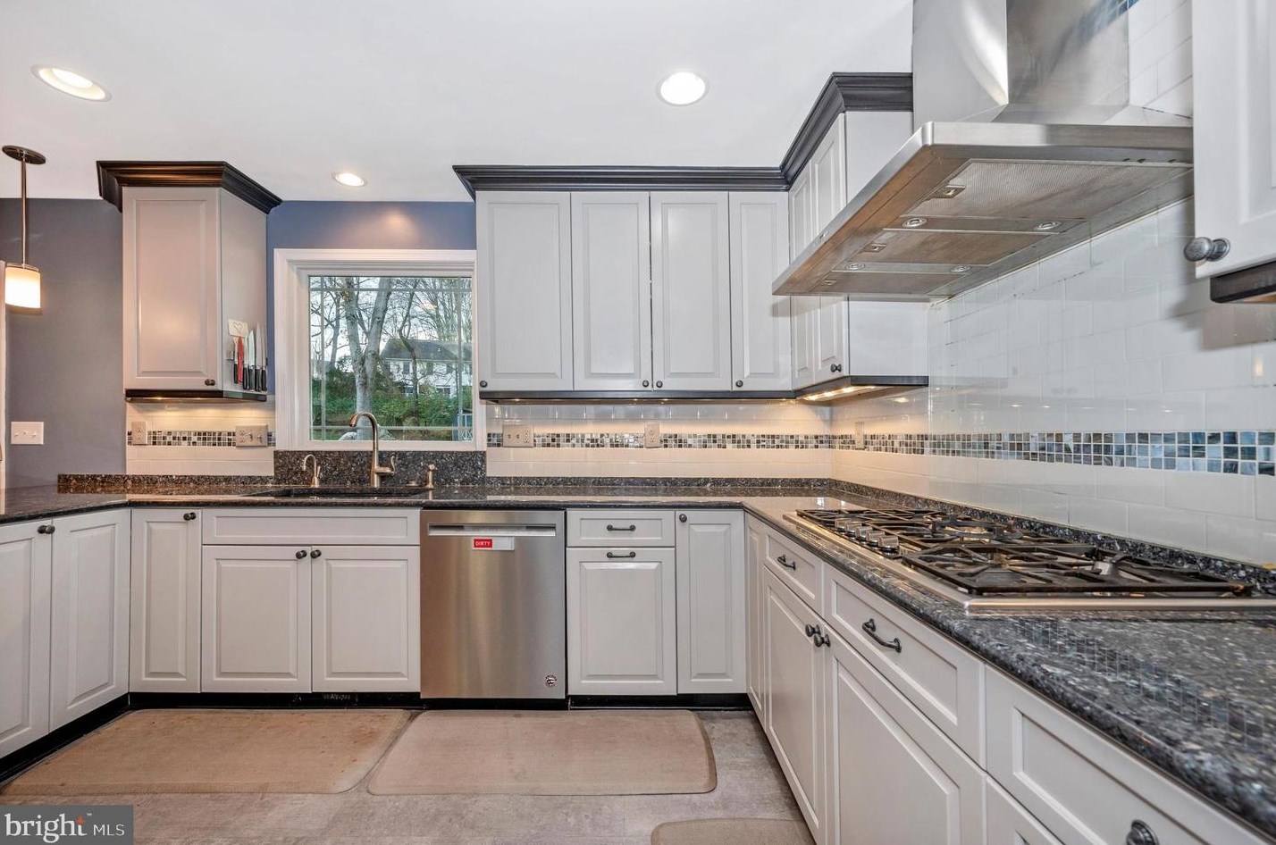 10106 Labelle Ct, Ellicott MD 21042-6257 exterior