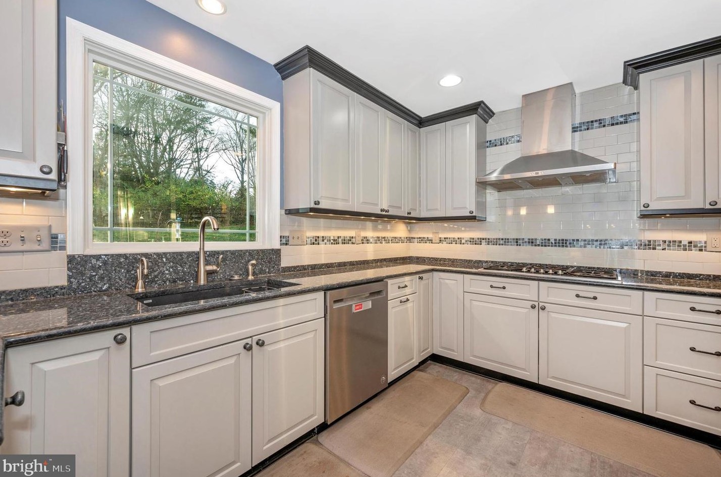 10106 Labelle Ct, Ellicott MD 21042-6257 exterior