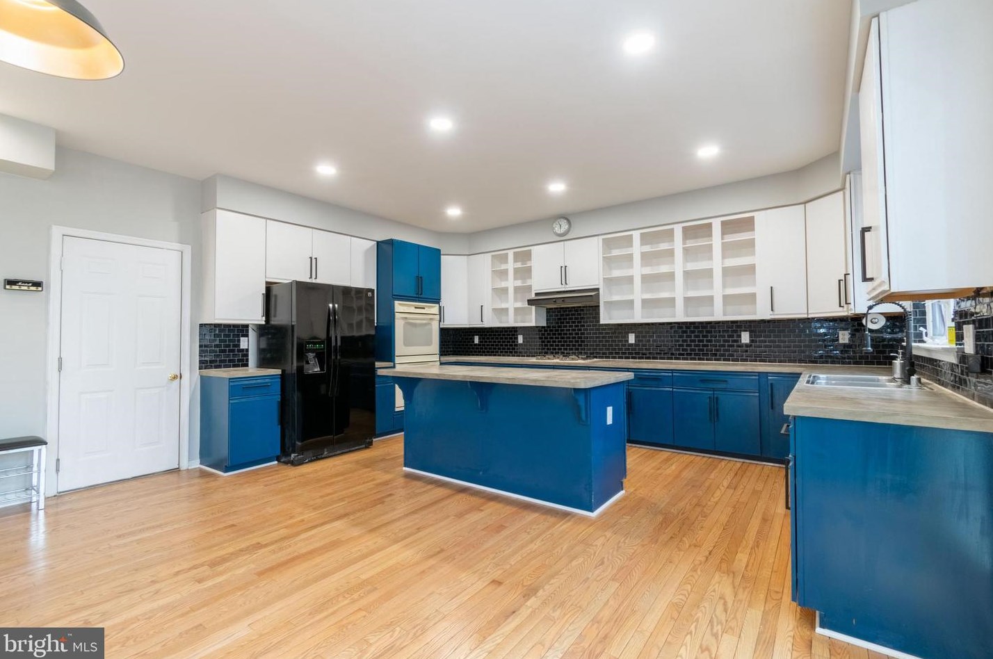 5484 Wooded Way, Columbia MD  21044-5722 exterior