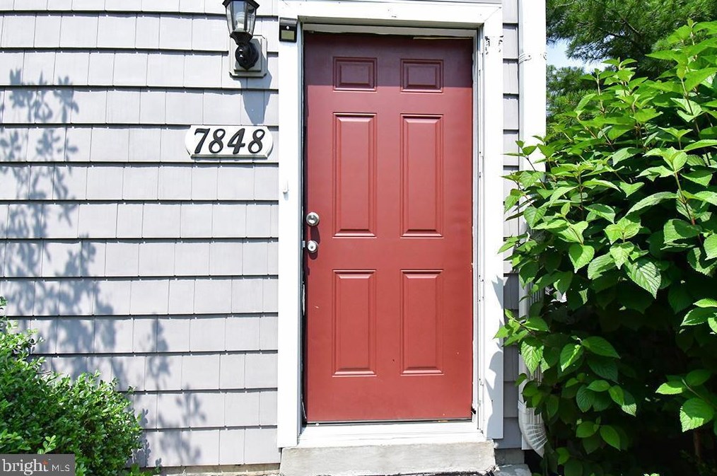 7848 Mayfair Cir, Ellicott MD  21043-6972 exterior