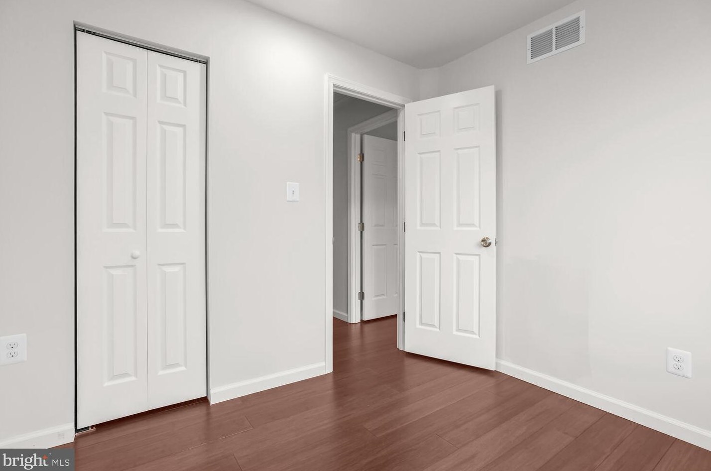 8206 Tall Trees Ct, Ellicott MD  21043-6942 exterior