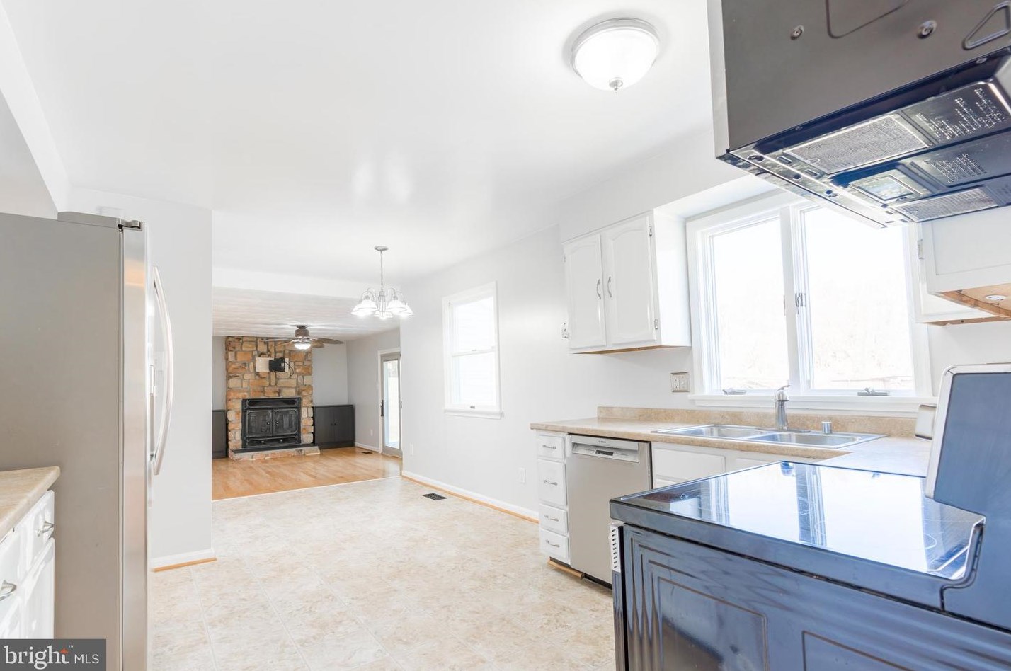 4730 Hale Haven Dr, Ellicott MD  21043-6669 exterior