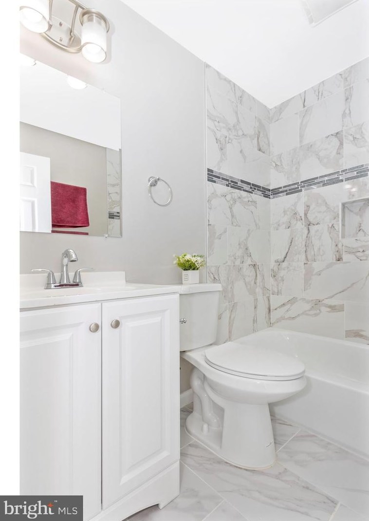 2817 Greenway Dr, Ellicott MD  21042-2524 exterior