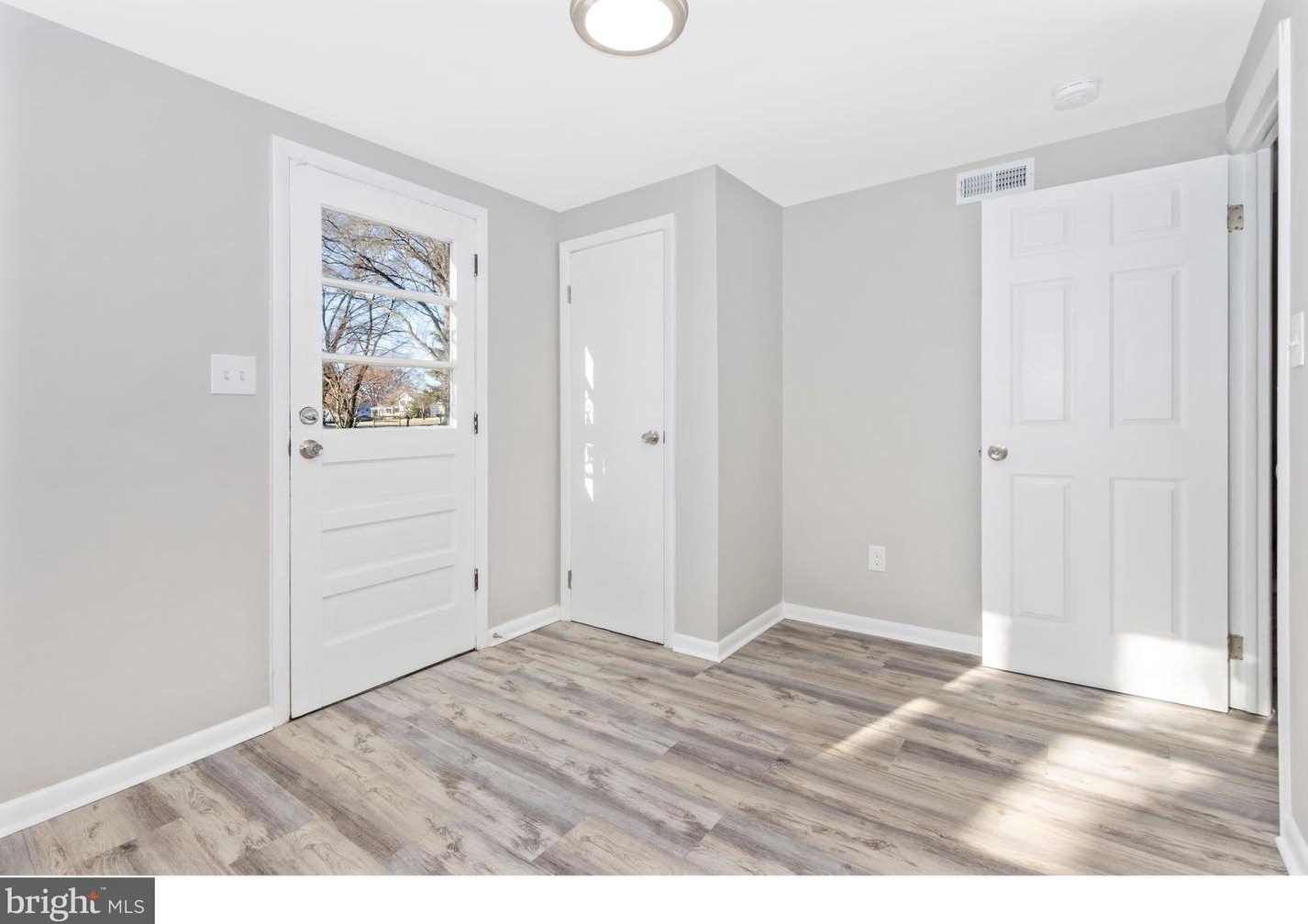 2817 Greenway Dr, Ellicott MD  21042-2524 exterior