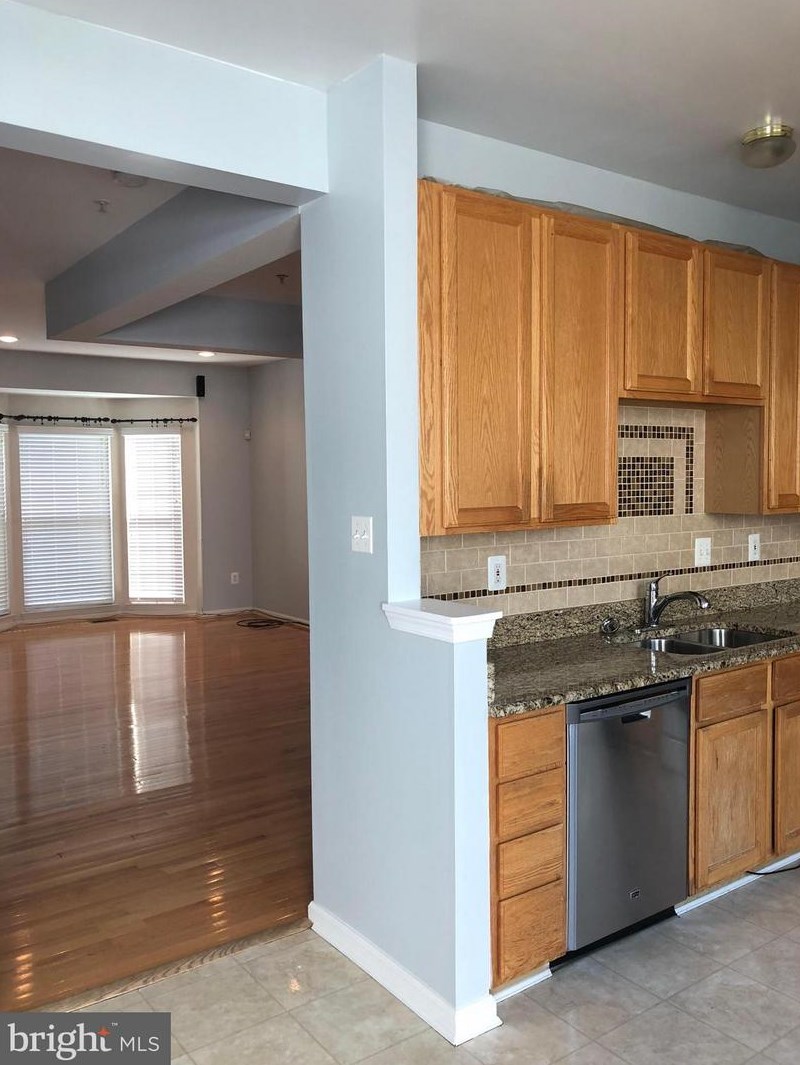 8800 Papillon Dr, Ellicott MD  21043-4000 exterior