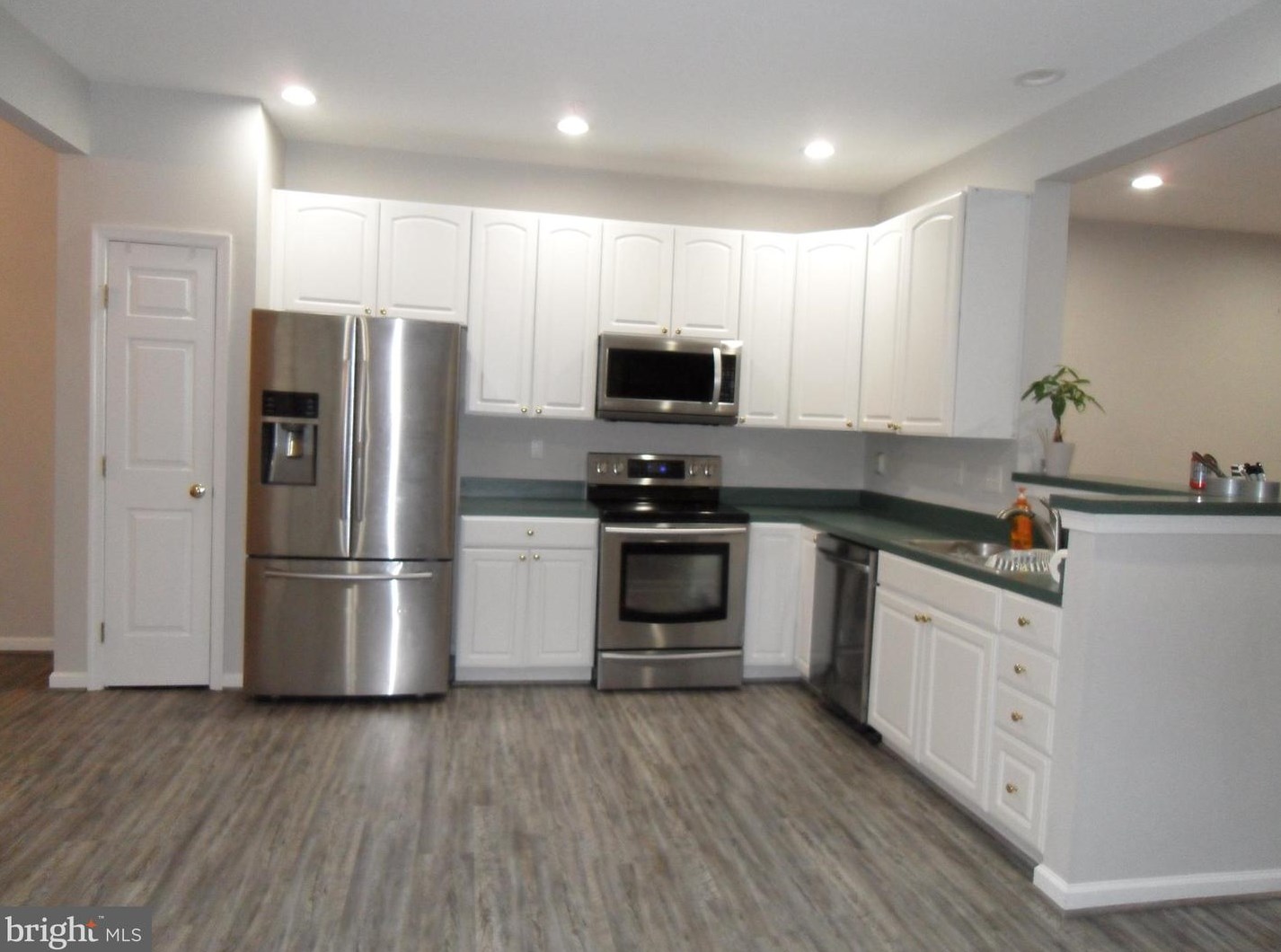 8812 Papillon Dr, Ellicott MD  21043-4001 exterior