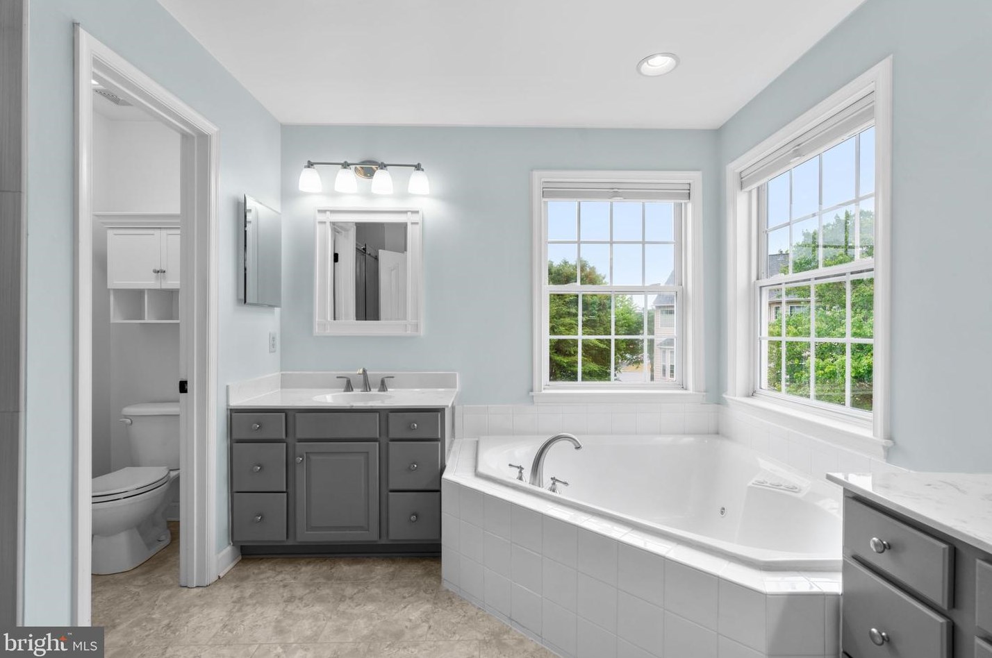 2186 Oak Frst Dr, Ellicott MD 21043-1903 exterior