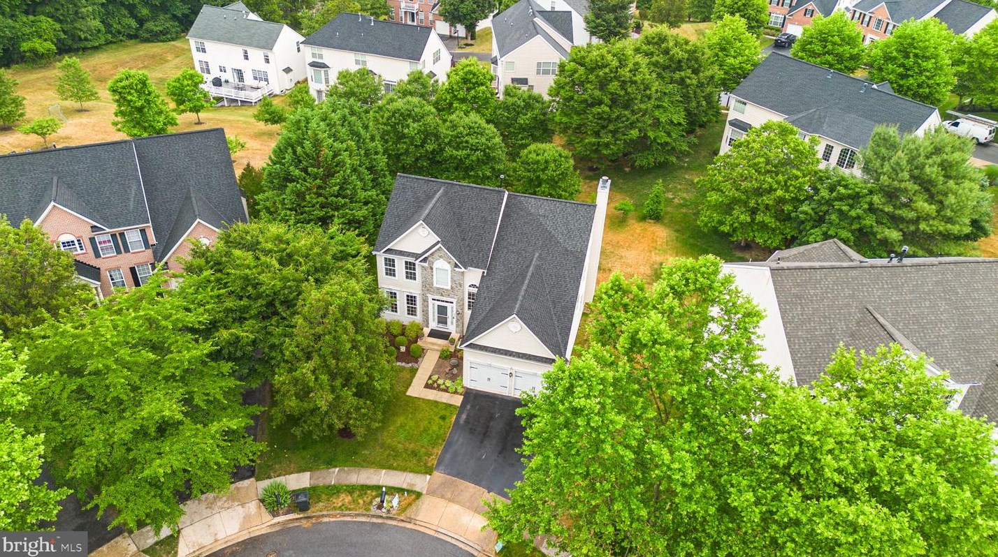 2186 Oak Frst Dr, Ellicott MD 21043-1903 exterior