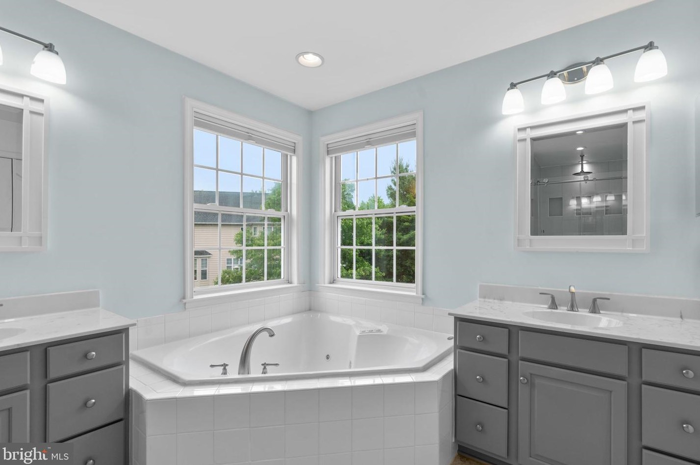 2186 Oak Frst Dr, Ellicott MD 21043-1903 exterior