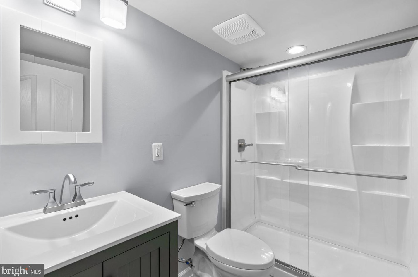 2186 Oak Frst Dr, Ellicott MD 21043-1903 exterior