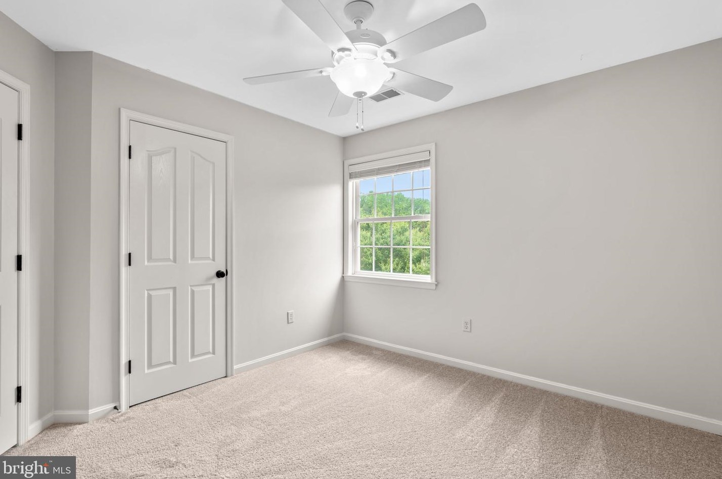 2186 Oak Frst Dr, Ellicott MD 21043-1903 exterior