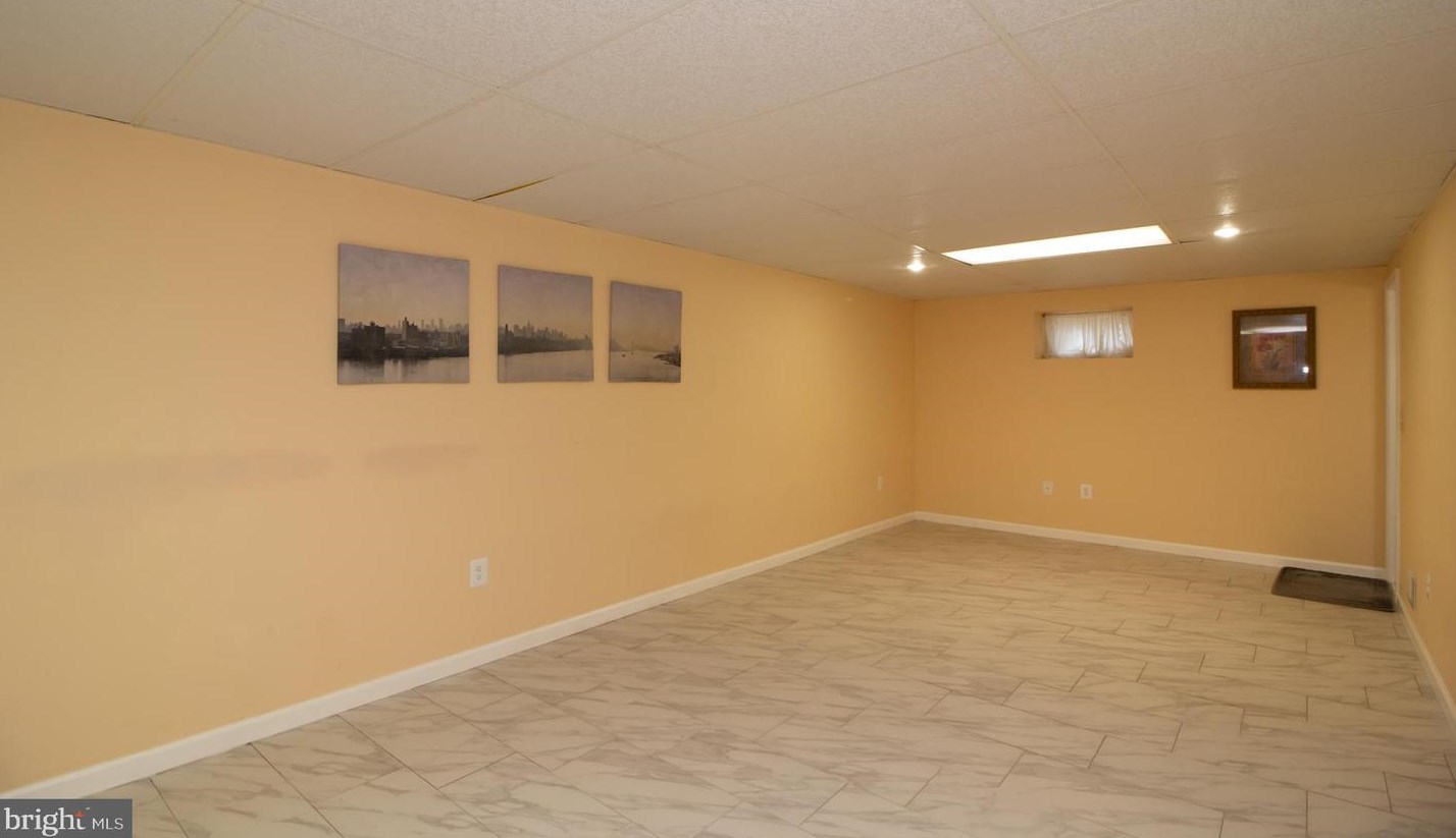 4022 Dee Jay Dr, Ellicott MD 21042-5612 exterior