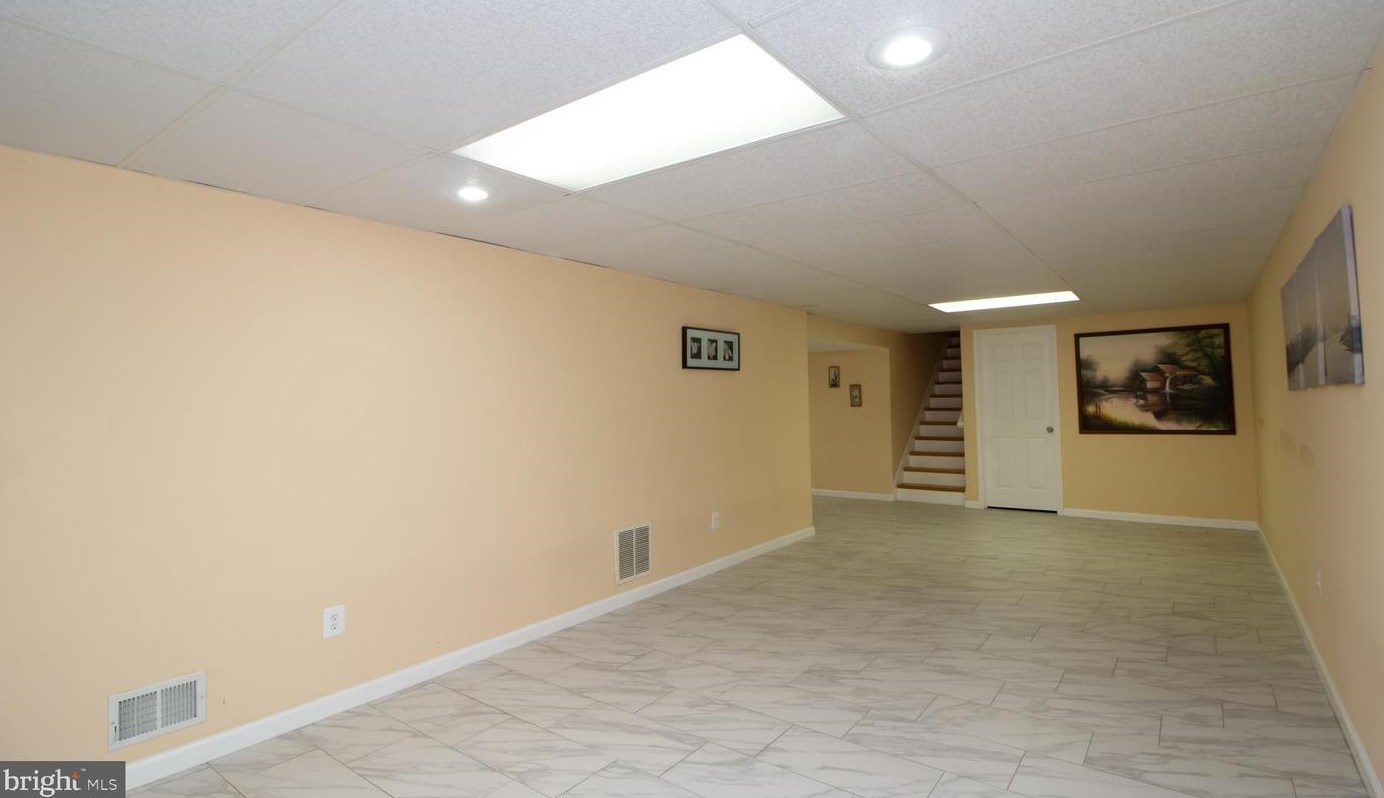 4022 Dee Jay Dr, Ellicott MD 21042-5612 exterior